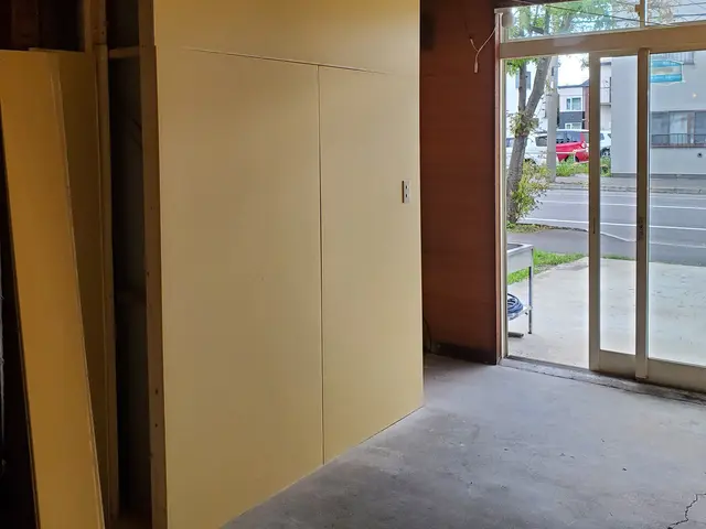 間仕切り、壁補修、作業費のみでいたします。サービスの画像