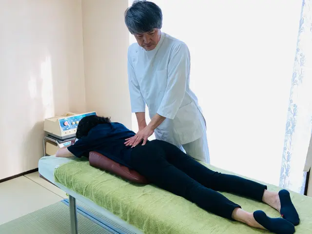 腰痛、肩こり頭痛、膝痛、股関節痛などの痛みを改善します。筋肉柔整も充分行います。サービスの画像