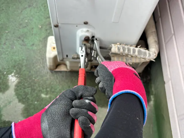 【損害保険加入済み】ガス補充、水漏れ、ガス漏れ修復◎エアコントラブルお任せ下さいサービスの画像