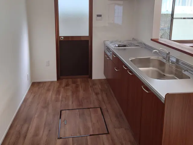 営業時間外・対応地域外もご相談可能な大手経験職人による重ね張り専門店サービスの画像