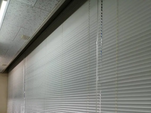 ロールスクリーン、カーテン、ブラインドの取付お任せください（複数取付は割引あり）サービスの画像