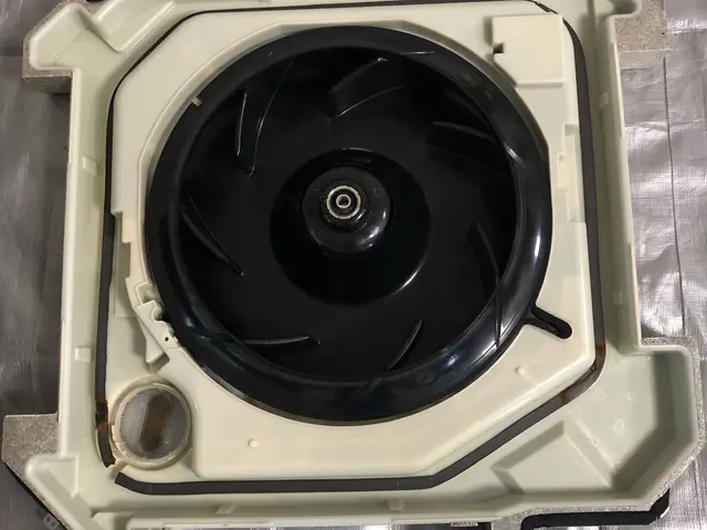 【天井埋込エアコン分解洗浄】サービスの画像