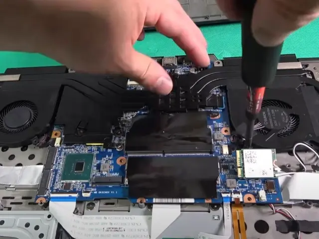 PCウイルスの確認、ハッキングされていないかどうかのチェック、個人情報漏れ確認等サービスの画像