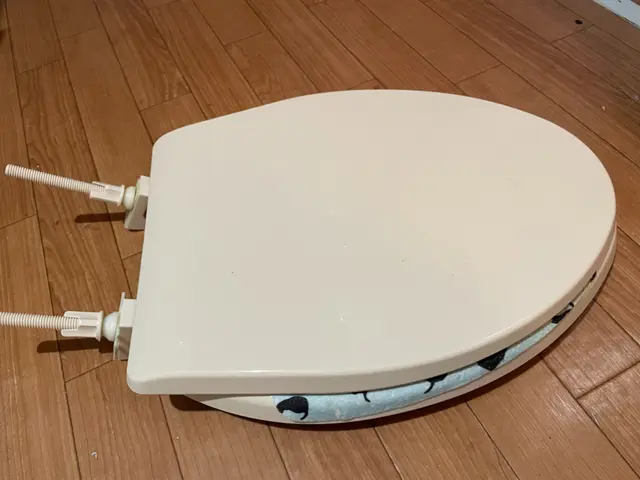 【袖リモコンや別付リモコンも対応！】温水便座の取付・取り外しを行います！サービスの画像