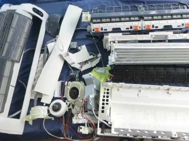 壁掛全機種対応！夫婦でお伺い！消臭抗菌無料！損害保険加入！電気工事士！サービスの画像