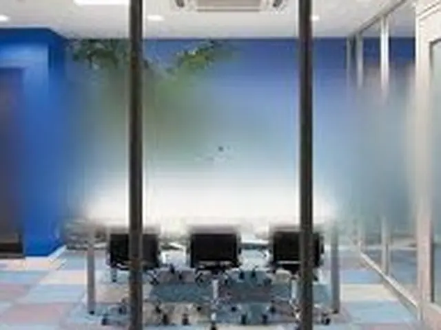 安心・安全7の確保を！ガラス飛散防止とUVカットのフィルム施工です。サービスの画像