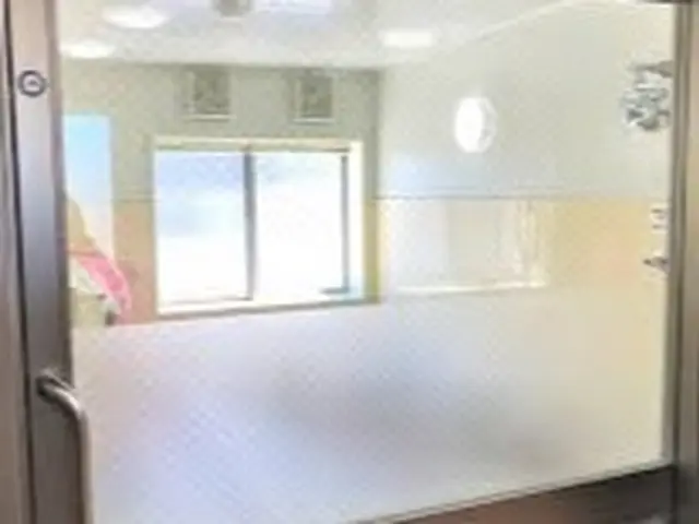 安心・安全7の確保を！ガラス飛散防止とUVカットのフィルム施工です。サービスの画像