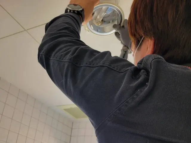 蛍光管からLED管へ！省エネ、経費削減、光に集まる虫対策にも効果的！サービスの画像