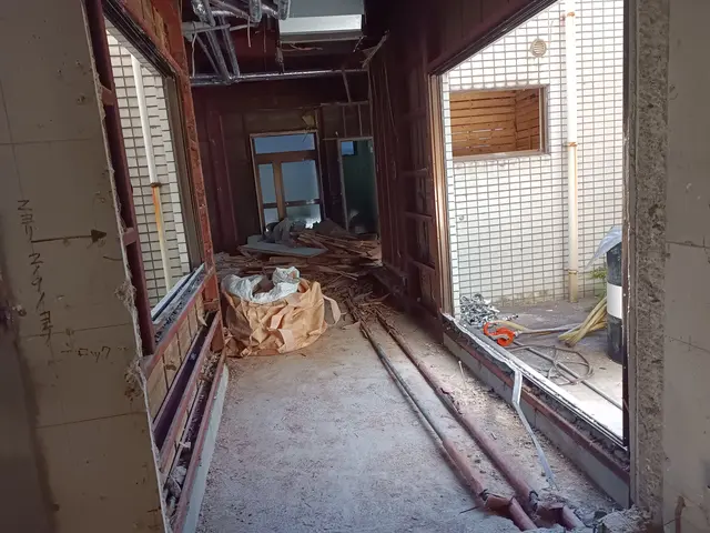 ☆内装解体、間仕切り壁解体撤去お任せください☆アフターフォローも万全！！サービスの画像