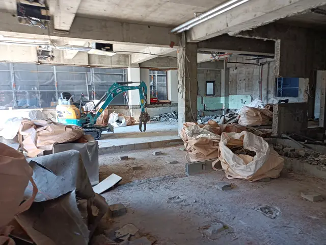 ☆内装解体、間仕切り壁解体撤去お任せください☆アフターフォローも万全！！サービスの画像