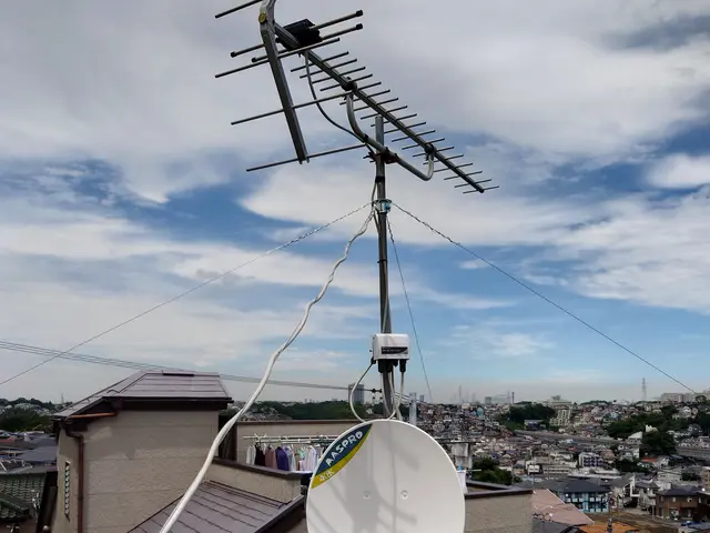 「倒壊した…」「倒壊しそう…」アンテナ撤去は当店にお任せ下さい。サービスの画像