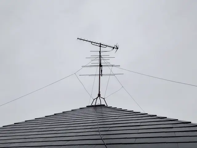 「倒壊した…」「倒壊しそう…」アンテナ撤去は当店にお任せ下さい。サービスの画像