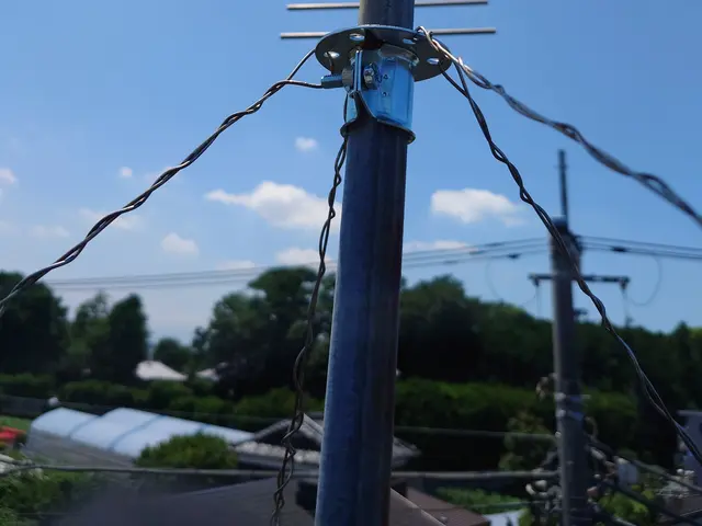 「倒壊した…」「倒壊しそう…」アンテナ撤去は当店にお任せ下さい。サービスの画像