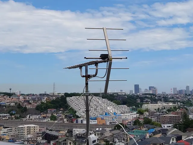 「倒壊した…」「倒壊しそう…」アンテナ撤去は当店にお任せ下さい。サービスの画像