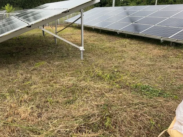 草刈り、除草、機械や手作業にて、除草剤散布や除草シート敷き、砂利敷きまでサービスの画像