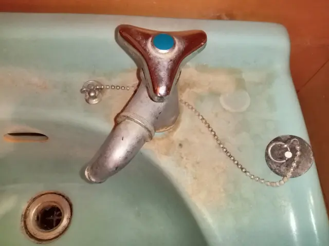 石灰化したあの水垢もお任せ下さい！サービスの画像