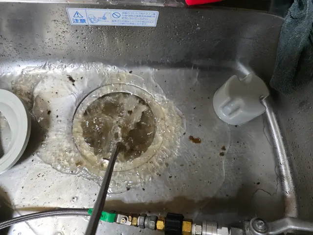 ​15年の職人技！店長榊原が世帯6千円で高圧洗浄！詰まり・異臭を外枡から一掃！サービスの画像