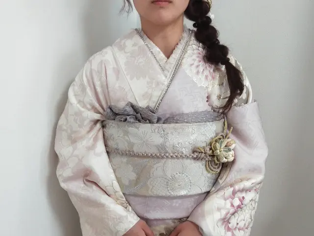 小顔・脚長効果を施し 美しい着物姿に仕上げます　足りない小物は無料貸出可能！