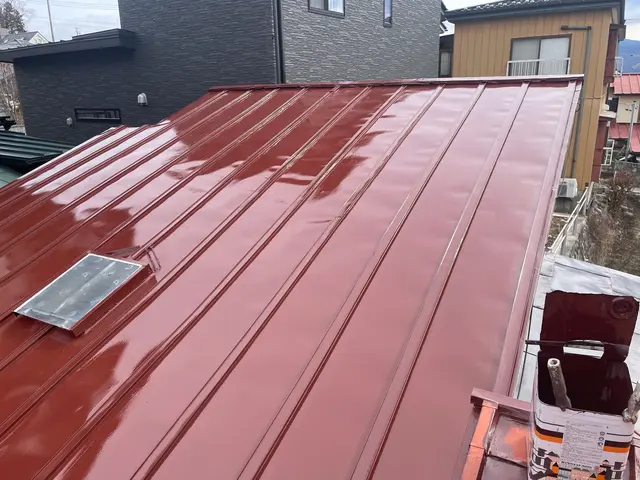 寒冷地にも強い高耐久シリコン塗料使用！屋根洗浄込み3回塗り耐久年数10年以上！サービスの画像