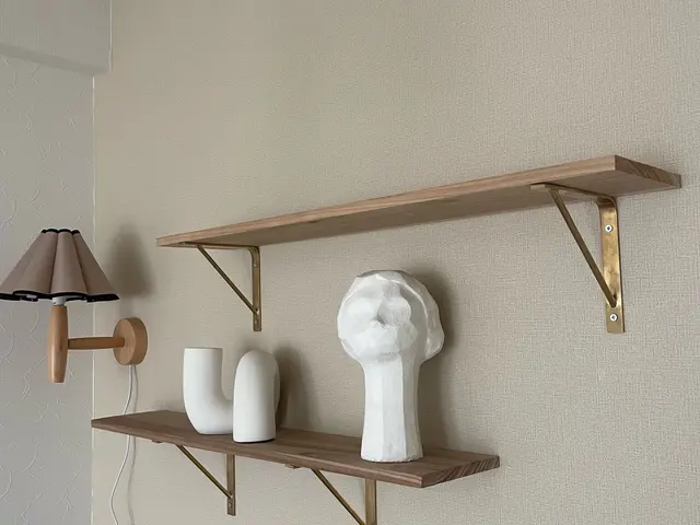 ウォールシェルフはレーザー水平器を使用して正確に設置いたしますサービスの画像