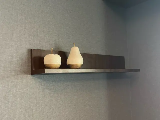 ウォールシェルフはレーザー水平器を使用して正確に設置いたしますサービスの画像