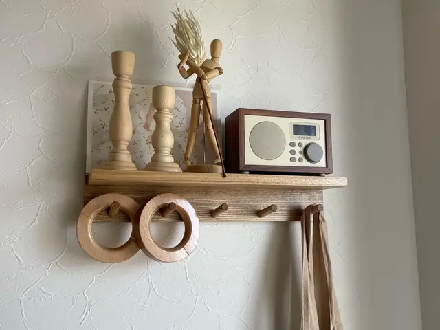 ウォールシェルフはレーザー水平器を使用して正確に設置いたしますサービスの画像