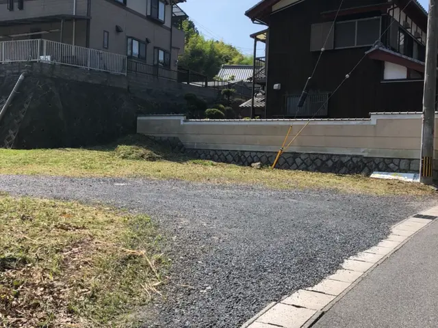 ☆草刈り☆これから草が生える前に対策を！！今なら面積に応じてサービス致します！サービスの画像