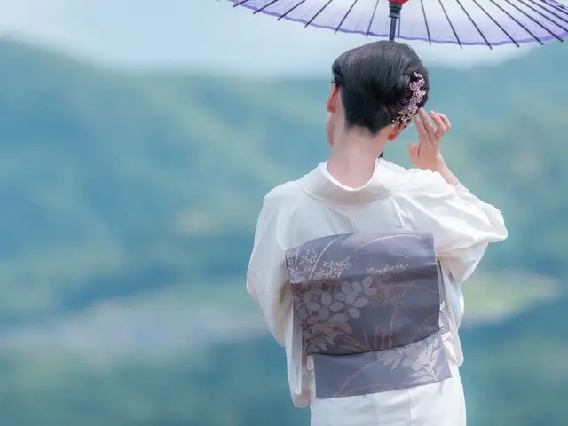 着物歴30年。着物好きが綺麗で丁寧に、お着付けします。