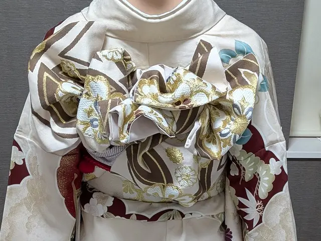 着物歴30年。着物好きが綺麗で丁寧に、お着付けします。