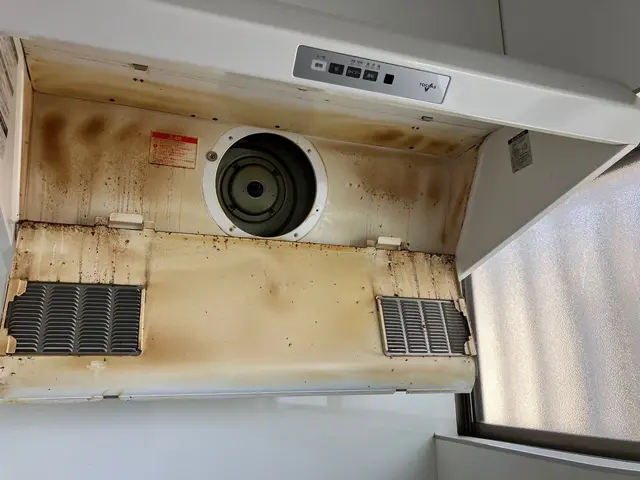 コンロの五徳やシンク回りもサービスでキレにします。サービスの画像