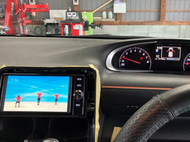 国産車の純正ナビのテレビナビキャンセラー取り付け致します！！サービスの画像