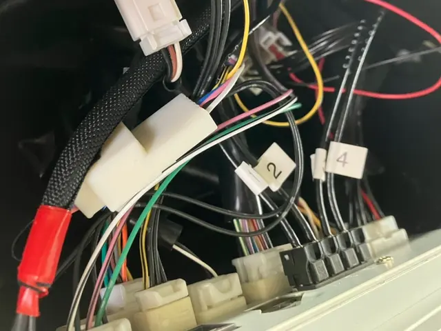 国産車の純正ナビのテレビナビキャンセラー取り付け致します！！サービスの画像