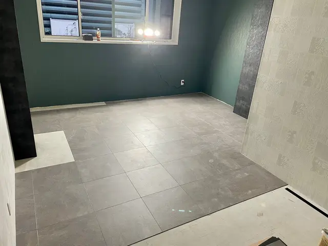 フロアタイルのことならぜひ当店におまかせください！！サービスの画像