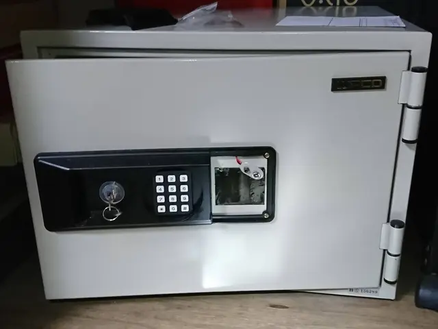 家庭用手提げ金庫鍵開けサービスの画像