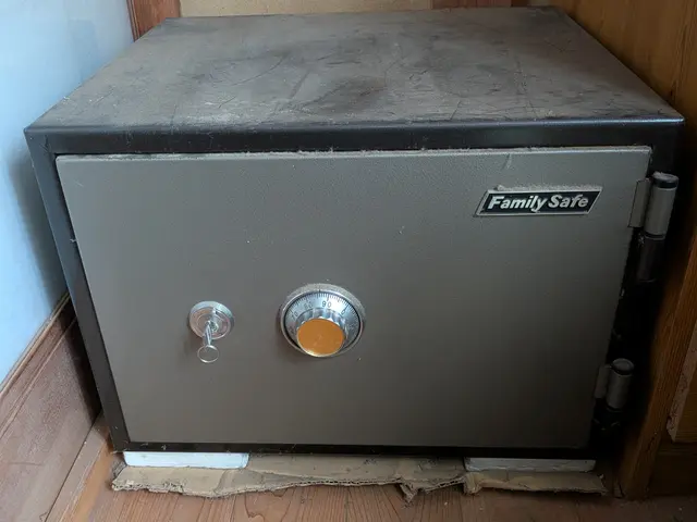 家庭用手提げ金庫鍵開けサービスの画像