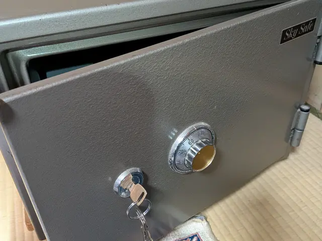 家庭用手提げ金庫鍵開けサービスの画像