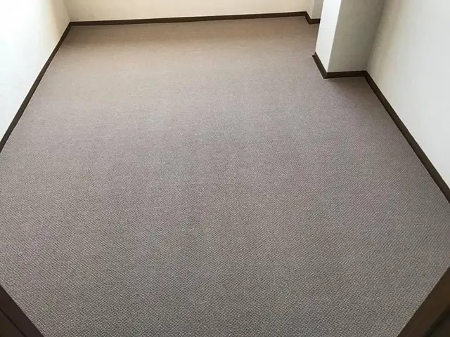 滋賀限定！じゅうたん、タイルカーペット貼り　　女性スタッフの同行も可能です！サービスの画像