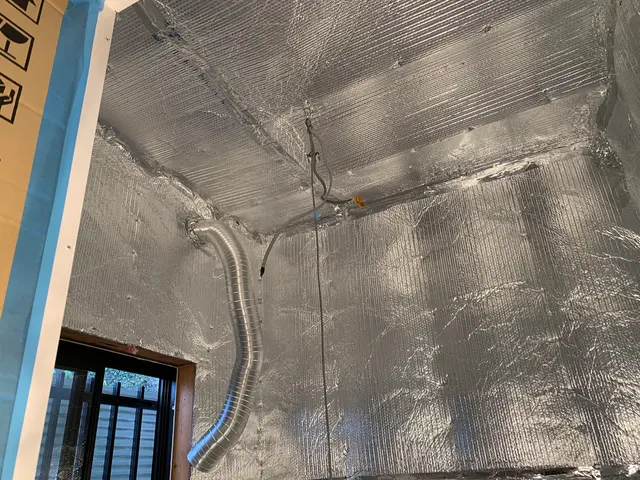 《暖か空間の浴室をお楽しみ下さい》浴室をシートで包み、外気の侵入を防ぎます！！サービスの画像