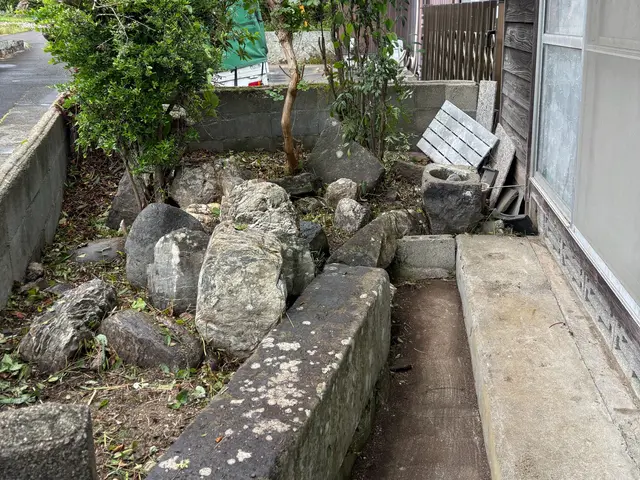 駐車場　お庭　お持ちの土地で、雑草や竹で　お困りの方、ご連絡お待ちしてますサービスの画像