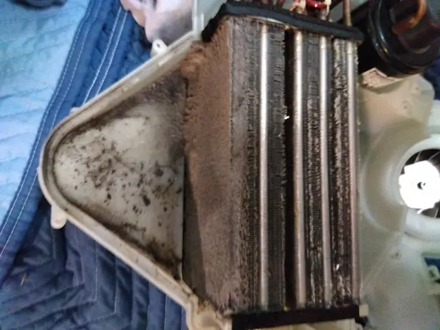 ◆SHARP専門◆ドラム式乾燥不良,U04エラーは乾燥経路清掃をお試し下さい。サービスの画像