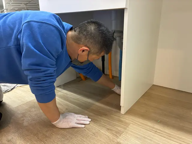 フロアポリッシャーによる洗浄、ワックス剥離・施工　小規模施設・店舗メインですサービスの画像