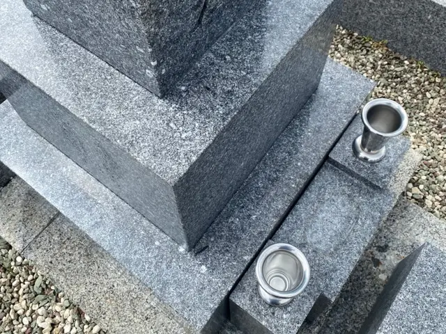 墓石専門のプロが行うクリーニングサービスの画像