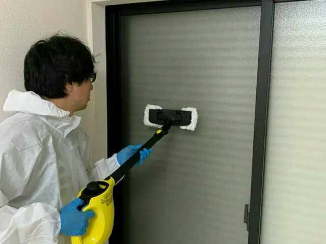 窓、サッシ掃除、カビ汚れ、排気ガス、花粉、一軒家、マンションなど、サービスの画像