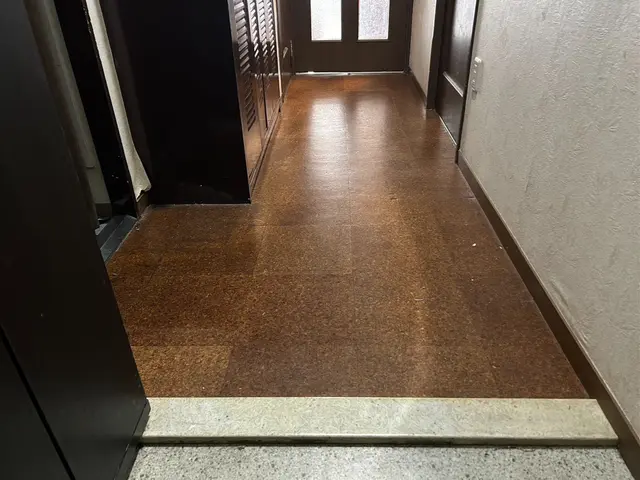 経験豊富なスタッフによる安心施工！フレキシブル対応が可能なフローリング上張り工法サービスの画像