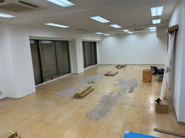 経験豊富なスタッフによる安心施工！フレキシブル対応が可能なフローリング上張り工法サービスの画像