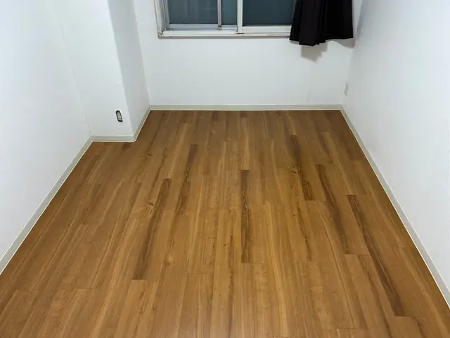 経験豊富なスタッフによる安心施工！フレキシブル対応が可能なフローリング上張り工法サービスの画像