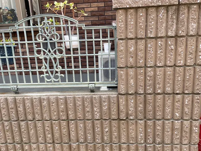 【即日対応可能！】外壁の黒ずみ・苔・汚れに！高圧洗浄で見違える仕上がり！サービスの画像