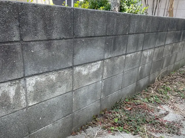 【即日対応可能！】外壁の黒ずみ・苔・汚れに！高圧洗浄で見違える仕上がり！サービスの画像