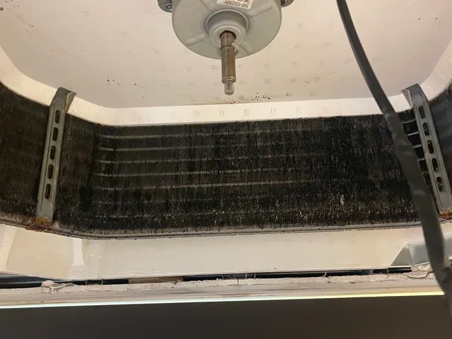 くらま安心保証！業務用エアコン丸ごと徹底クリーニング・全方向（1/2/4方向）サービスの画像