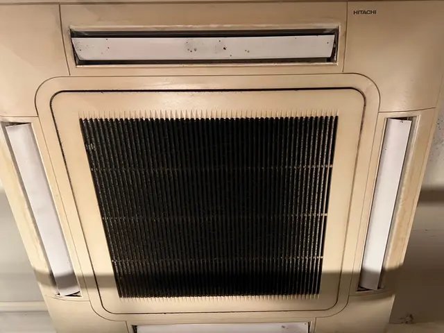 業務用4方向エアコンの風速、温度を徹底的に改善します。サービスの画像